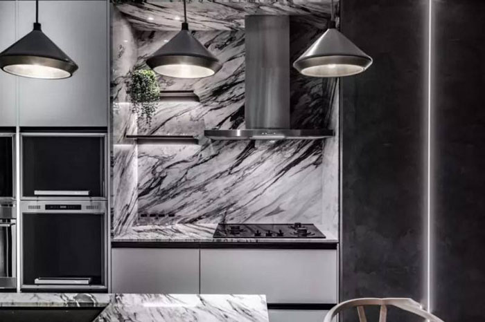 色泽差别的大理石发霉后怎么处理呢?