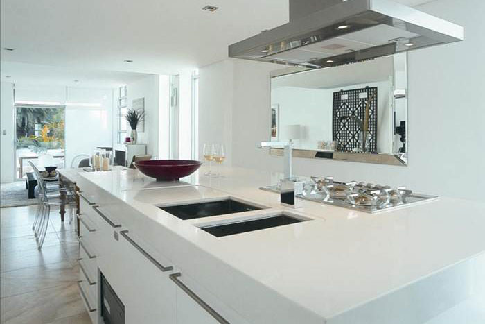 石英石台面拼接容易翘起的原因是什么
??