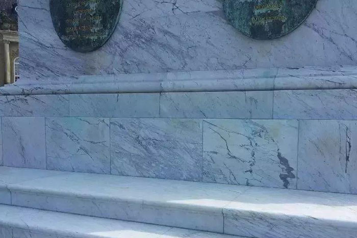 白色大理石发黄的外部原因有哪些??????