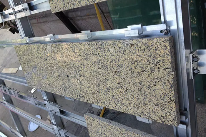 石材悬挂怎样预防锈黄呢??