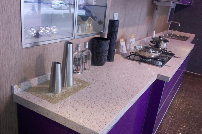 石英石板材的耐几多度高温呢?????