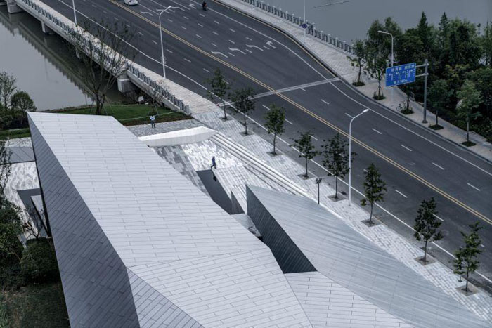 石材幕墙与主龙骨之间的距离是几多?