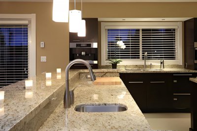 石材泛起水斑如那里置呢?